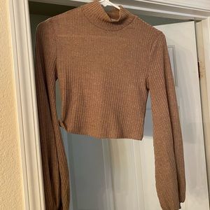 Cropped long sleeve shirt